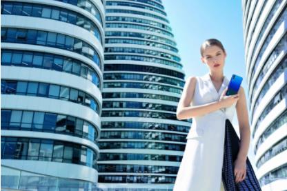 纯色LOOK被PASS，这款手机的渐变色流露出高级感