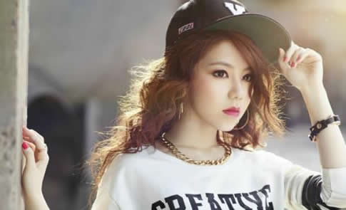 邓紫棋童年照曝光:4岁童年照浑圆大眼睛十分可爱 邓紫棋童年照曝光:4岁童年照浑圆大眼睛十分可爱