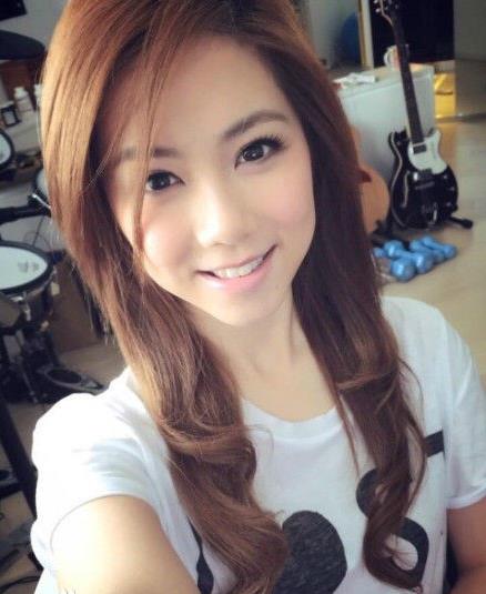 邓紫棋童年照曝光:4岁童年照浑圆大眼睛十分可爱 邓紫棋童年照曝光:4岁童年照浑圆大眼睛十分可爱