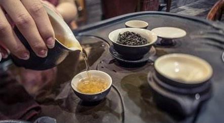 选茶看体质,胃寒的人少喝绿茶(图) 选茶看体质,胃寒的人少喝绿茶(图)