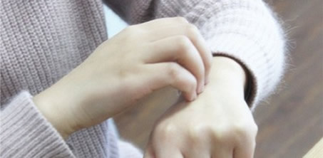 女人这里再痒也千万别用手抓：警惕抓了更严重