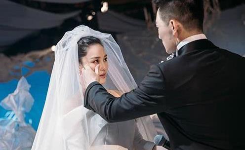 张馨予初中毕业照:上幼儿园照片肉嘟嘟,15岁照片精致 张馨予初中毕业照:上幼儿园照片肉嘟嘟,15岁照片精致