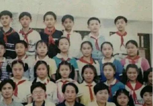 张馨予初中毕业照:上幼儿园照片肉嘟嘟,15岁照片精致 张馨予初中毕业照:上幼儿园照片肉嘟嘟,15岁照片精致