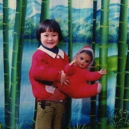 张馨予初中毕业照:上幼儿园照片肉嘟嘟,15岁照片精致 张馨予初中毕业照:上幼儿园照片肉嘟嘟,15岁照片精致