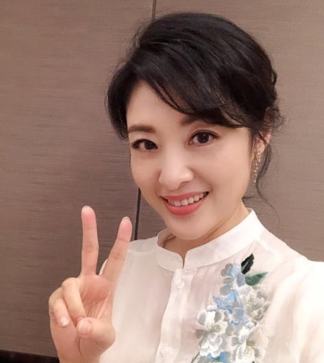 50岁周涛近照:笑容甜美(组图)