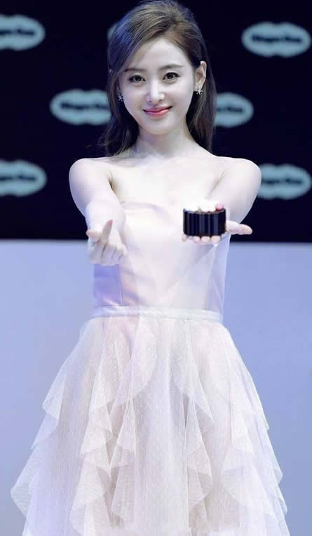 张天爱唯美裸色女神装:仙女的气质(图) 张天爱唯美裸色女神装:仙女的气质(图)