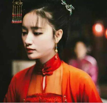 《赵氏孤儿案》中饰演角色草儿 ,主演电视剧《江淮依旧》,剧中
