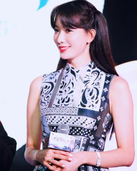 林志玲穿旗袍裙：印花旗袍裙高贵端庄（图）