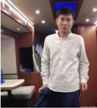 文章近照身材发福：颜值没以前高了中年大叔一般