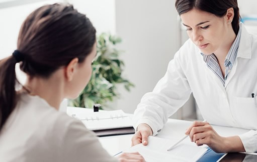 女生眼睛干涩视力模糊怎么解决 女生眼睛干涩视力模糊怎么解决