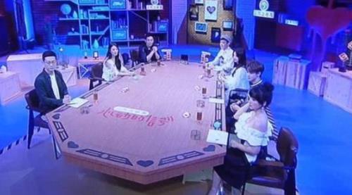 张雨绮离婚后现身:节目录制现场十分敬业(图) 张雨绮离婚后现身:节目录制现场十分敬业(图)