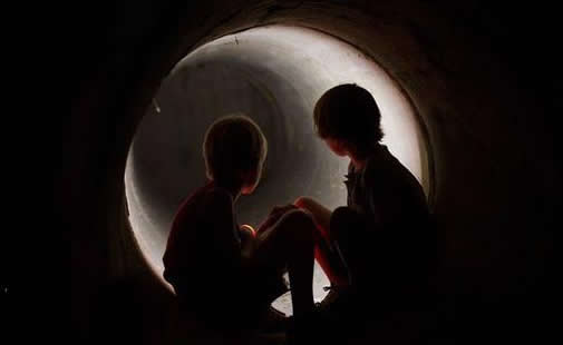 小孩眼睛为什么能看见鬼:封门村1963枕边鬼脸和太师椅 小孩眼睛为什么能看见鬼:封门村1963枕边鬼脸和太师椅