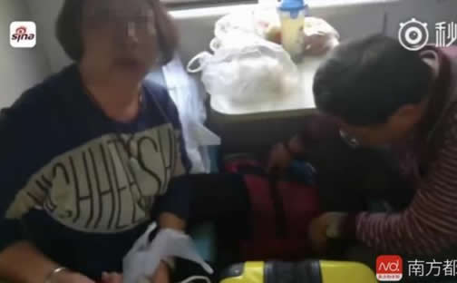 老夫妻霸占火车卧铺:拒绝他人摆放行李 老夫妻霸占火车卧铺:拒绝他人摆放行李