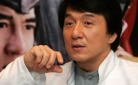 成龙原名叫什么:成龙真名及家族背景揭晓(图) 成龙原名叫什么:成龙真名及家族背景揭晓(图)