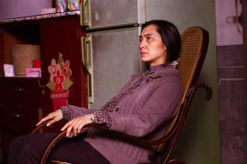 朱茵美貌不见是怎么回事:朱茵为戏牺牲扮老妇(图) 朱茵美貌不见是怎么回事:朱茵为戏牺牲扮老妇(图)