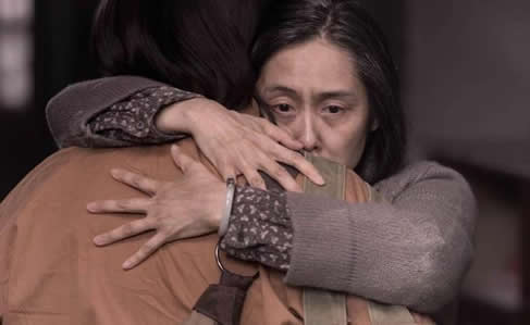 朱茵美貌不见是怎么回事:朱茵为戏牺牲扮老妇(图) 朱茵美貌不见是怎么回事:朱茵为戏牺牲扮老妇(图)