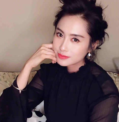 朱茵美貌不见是怎么回事:朱茵为戏牺牲扮老妇(图) 朱茵美貌不见是怎么回事:朱茵为戏牺牲扮老妇(图)