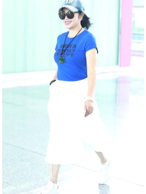 刘晓庆近照曝光：64岁依旧较好面貌和苗条的身材