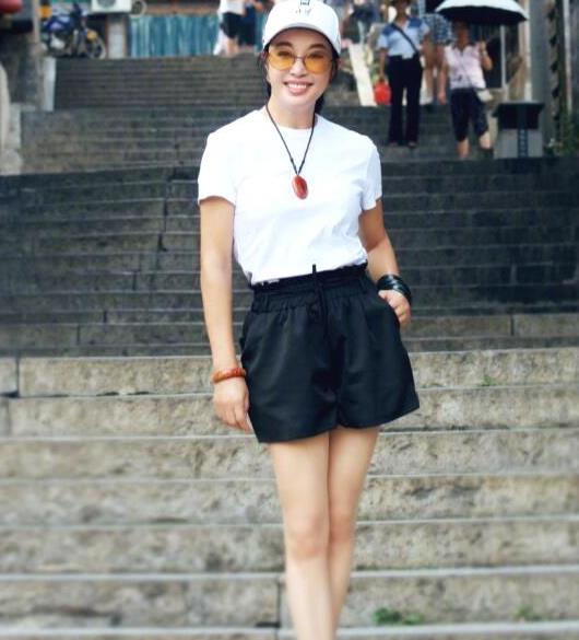 刘晓庆近照曝光：64岁依旧较好面貌和苗条的身材