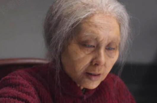 朱茵为新片牺牲美貌：与昔日美貌差很大（图）