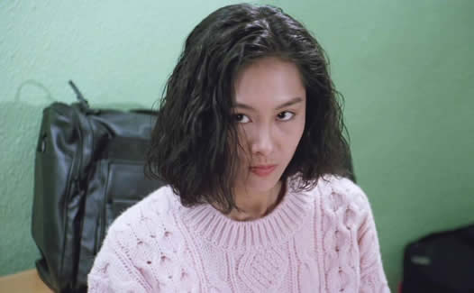 朱茵为新片牺牲美貌：与昔日美貌差很大（图）