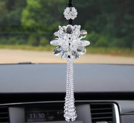 如何选择汽车挂件来增强风水能量(图) 如何选择汽车挂件来增强风水能量(图)