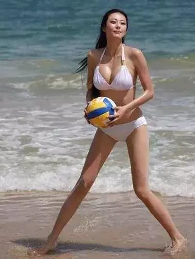 艾尚真符合完美身材标准：堪称中国最完美健身女神