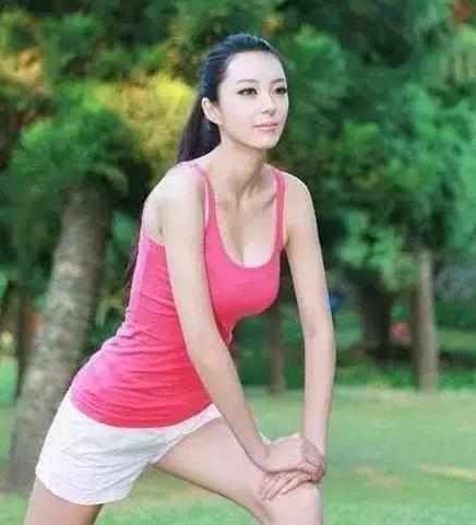 艾尚真符合完美身材标准：堪称中国最完美健身女神