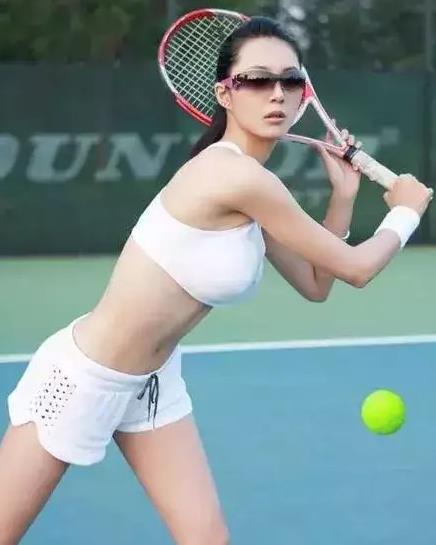 艾尚真符合完美身材标准：堪称中国最完美健身女神