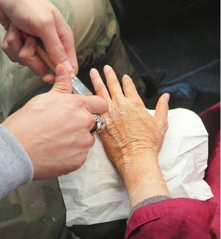 朱茵变妆全过程:惊悚电影《古宅》化10小时特技妆 朱茵变妆全过程:惊悚电影《古宅》化10小时特技妆