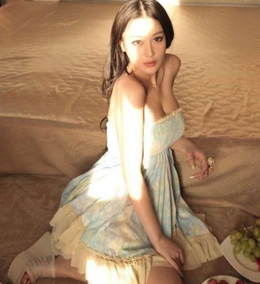 张馨予扔掉身上浴巾那一瞬间:6个女孩嘲笑表情瞬间自卑了 张馨予扔掉身上浴巾那一瞬间:6个女孩嘲笑表情瞬间自卑了