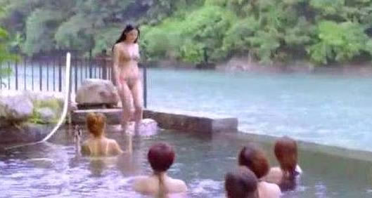 张馨予扔掉身上浴巾那一瞬间:6个女孩嘲笑表情瞬间自卑了 张馨予扔掉身上浴巾那一瞬间:6个女孩嘲笑表情瞬间自卑了