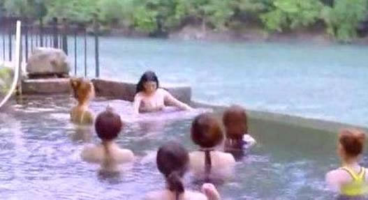 张馨予扔掉身上浴巾那一瞬间:6个女孩嘲笑表情瞬间自卑了 张馨予扔掉身上浴巾那一瞬间:6个女孩嘲笑表情瞬间自卑了