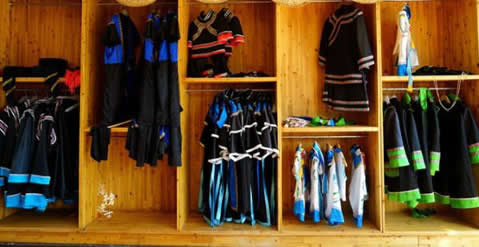 穿青人的身份证图片：穿青人图片和穿青族服装