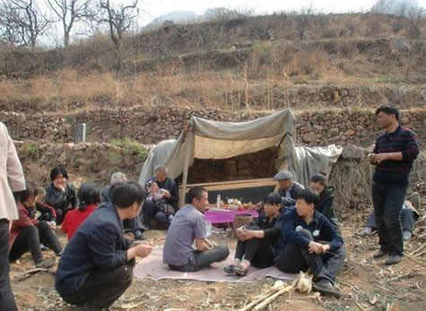 棺材为什么一头高一头低：关于中国棺材的民俗（图）