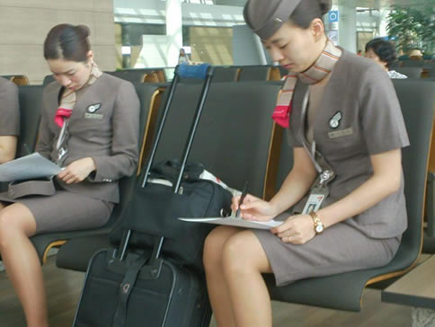 空姐工资:空姐薪水高吗一个月到底有多少揭晓 空姐工资:空姐薪水高吗一个月到底有多少揭晓