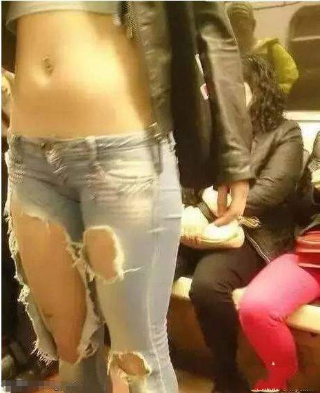 妹子的膝盖受伤了好心疼