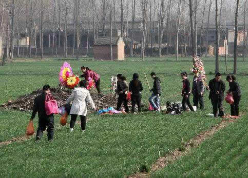 哪些情况下不能上坟:老人讲的农村上坟讲究及注意事项 哪些情况下不能上坟:老人讲的农村上坟讲究及注意事项