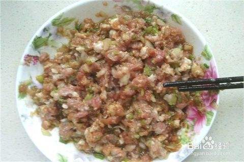饺子馅怎么调:几个调制饺子馅的例子参考(图) 饺子馅怎么调:几个调制饺子馅的例子参考(图)