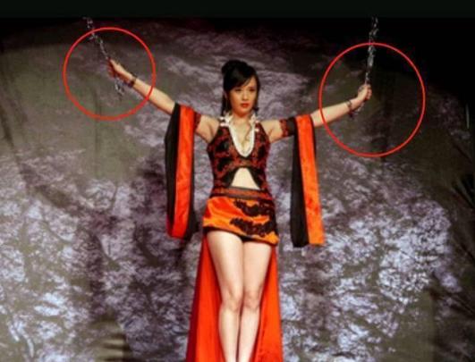 影视穿帮镜头尴尬有趣：这些槽点萌点会博得观众一笑