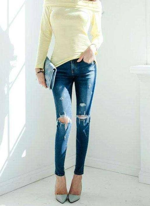 牛仔裤美女包裹迷人窈窕身材：2018时髦的小女人