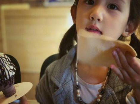 孙莉晒多妹萌照:可爱呆萌(图) 孙莉晒多妹萌照:可爱呆萌(图)