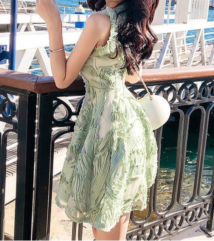 2018秋季一款连衣裙甜美而又浪漫：温柔风不失优雅