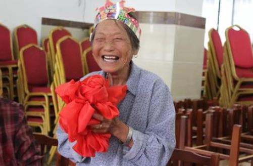 老年人听的歌曲：30首热门30首经典30首精选