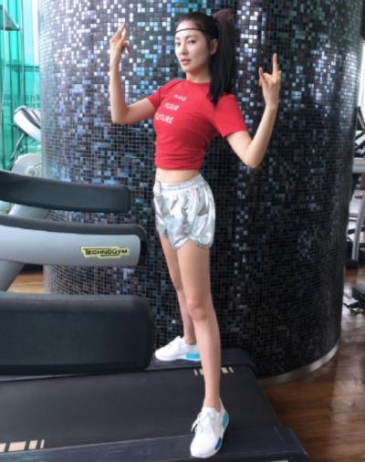 张雨绮健身照片：素颜照好美背后付出不少汗水（图）