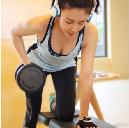 张雨绮健身照片：素颜照好美背后付出不少汗水（图）