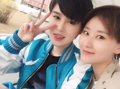 赵本山女儿晒自拍：球球火辣身材真好看（图）