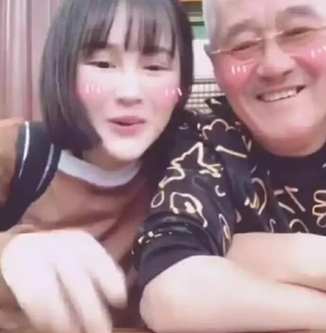 赵本山女儿晒自拍：球球火辣身材真好看（图）