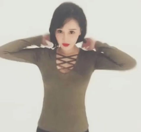 赵本山女儿晒自拍：球球火辣身材真好看（图）