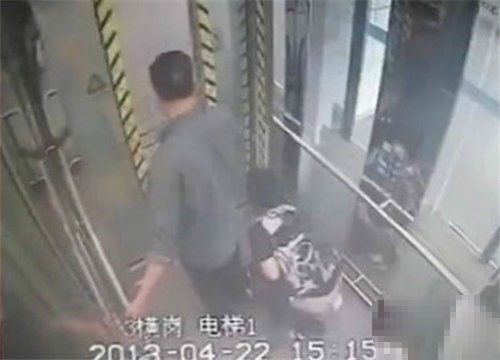 盘点奇葩疯狂的10个女人：地铁内当众更衣你见过吗